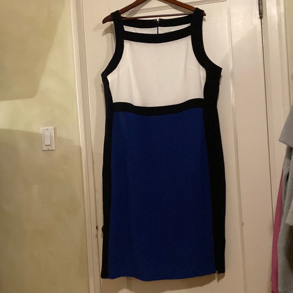 Sleeveless dress - Picture 1 of 3